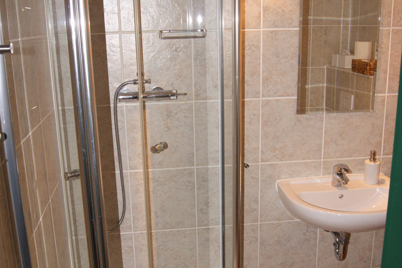 Ferienwohnung Kirchplatz – Badezimmer mit Dusche Ferienwohnung Kirchplatz - Badezimmer mit Dusche